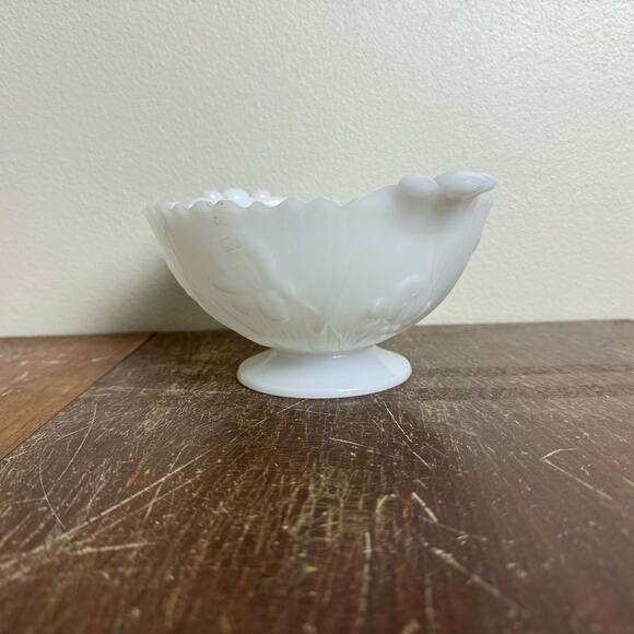 Jeanette Glass‎ Vintage Milk Glass Iris Floral Herringbone pedestal Compote dish - Picture 2 of 9